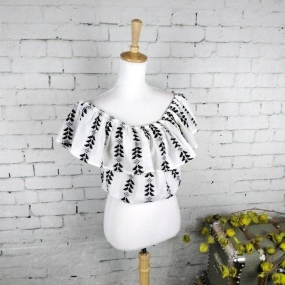Elan Ruffled Off The Shoulder Cropped Top In Black And White Size M & L - Picture 1 of 9